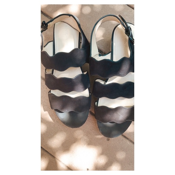 Platform Strappy Sandals - Picture 3 of 4